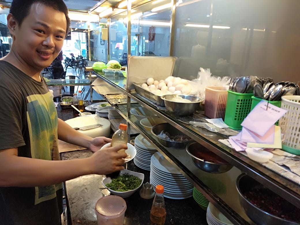 Kede Bubur Legendaris di Medan Pertahankan Resep Keluarga Turun Temurun